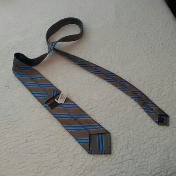 NWT Jos A. Bank Reserve Brown/Blue Silk Stripe Tie - Picture 4 of 10